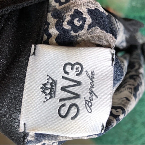 Sleeveless black and white blouse - Picture 3 of 3